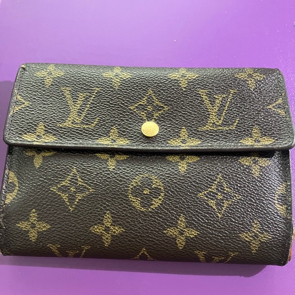 Louis Vuitton Accessories - LV monogram etui papiers SP0020